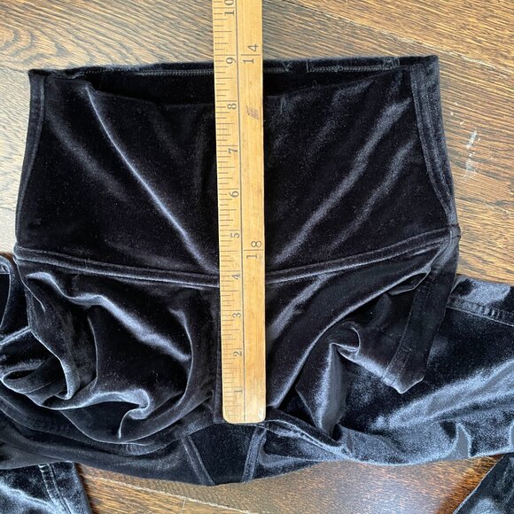 Lululemon Black Velvet Wunder Lounge High-Rise Tight 28"-Size 2 - Picture 6 of 8